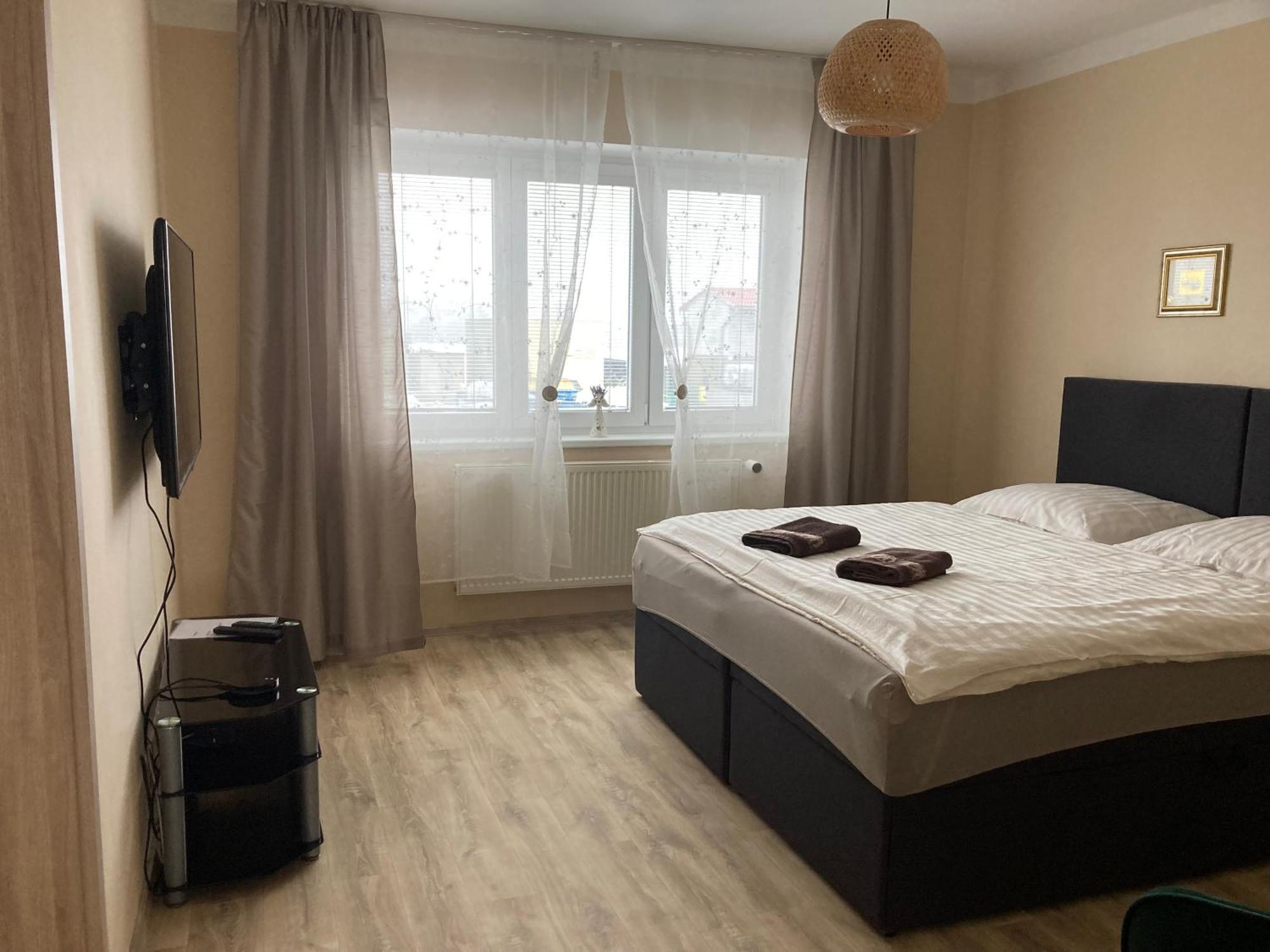 Apartment In The Garden Drzovice Luaran gambar