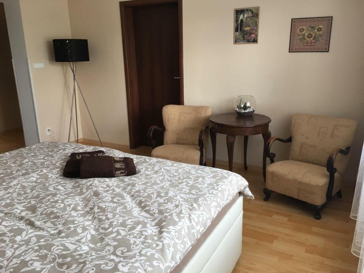 Apartment In The Garden Drzovice Luaran gambar